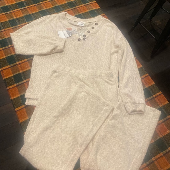 Chanell matching lounge set - Picture 4 of 4